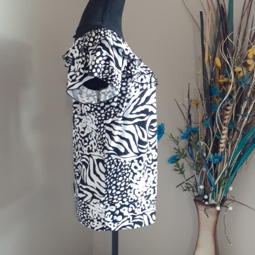 ESSENTIALS by MILANO Drape Ruffle Ladies Top - Picture 4 of 7